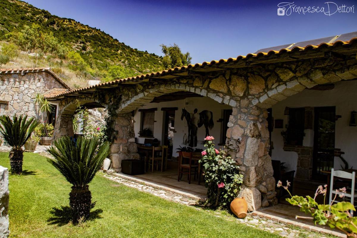 Jannas Hotel Orgosolo Bagian luar foto