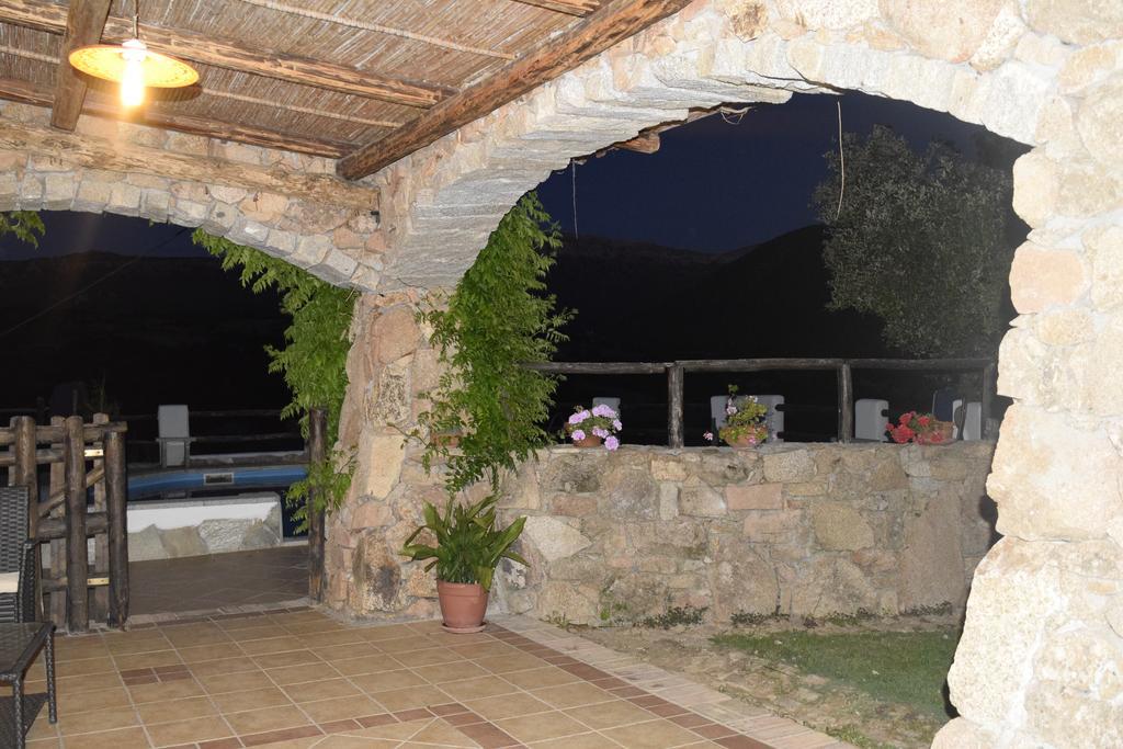 Jannas Hotel Orgosolo Bagian luar foto