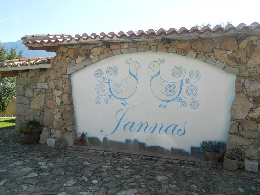 Jannas Hotel Orgosolo Bagian luar foto