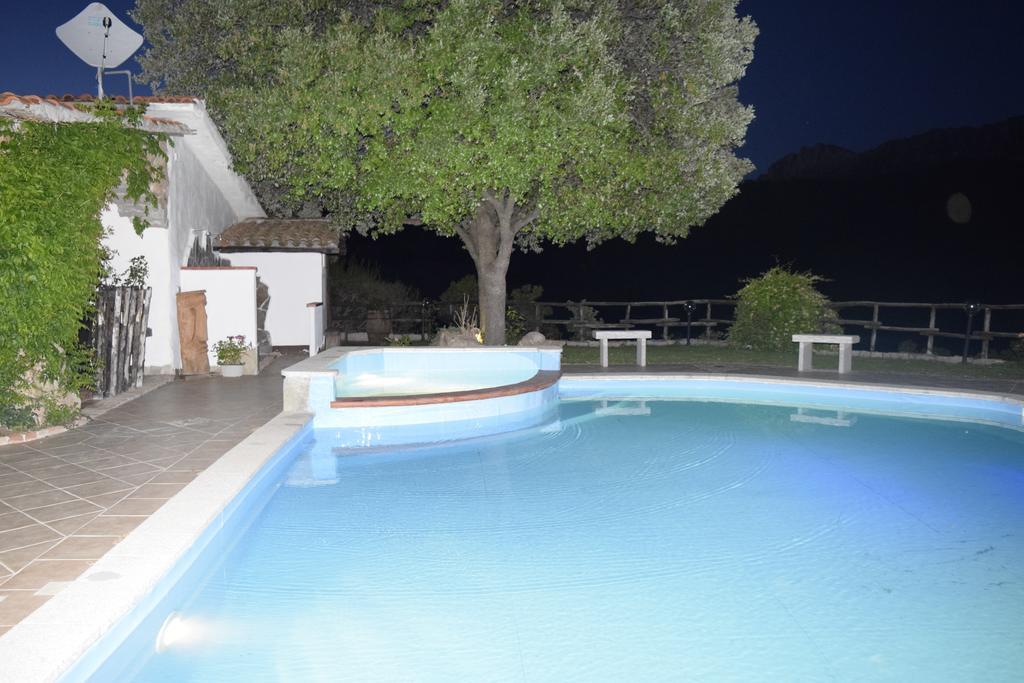 Jannas Hotel Orgosolo Bagian luar foto